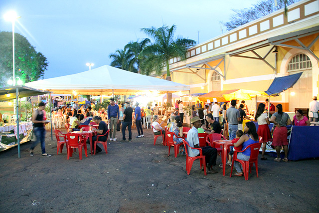 Evento teve muita música e diversão, além de comidas típicas e produtos preparados com base na mandioca. Foto: Secom/Prefeitura