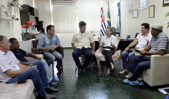 Tamiko debate projeto com representantes do Sesi. Foto: Secom/ Prefeitura