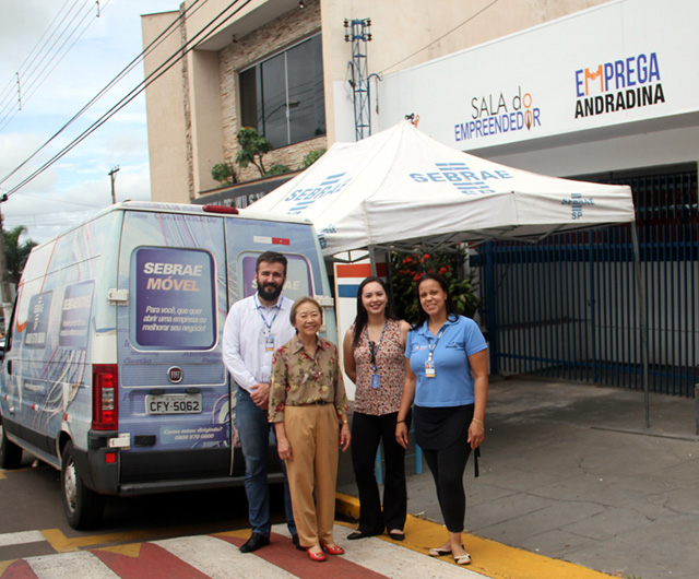 Unidade móvel do Sebrae continua atendimento nesta segunda-feira (30). Foto: Secom/Prefeitura