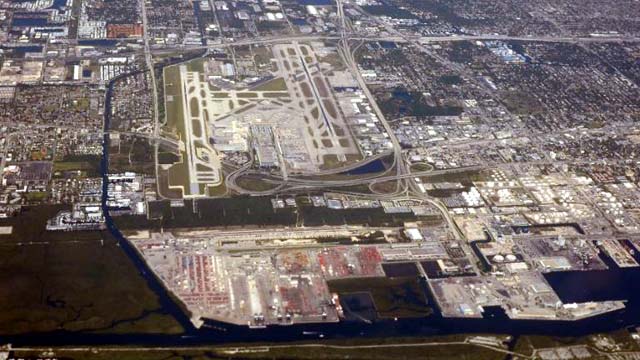 Vista aérea do aeroporto Hollywood de Fort Lauderdale, na Flórida, em 20 de abril de 2016 - AFP/Arquivos