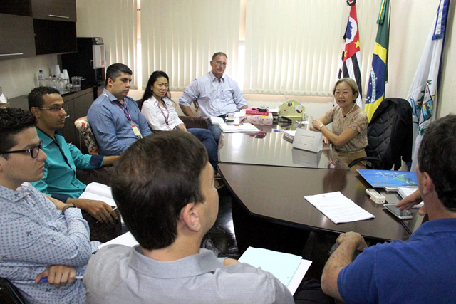 Tamiko recebe a gerente da regional da Raízen, Marie Ygashira. Foto: Secom/Prefeitura