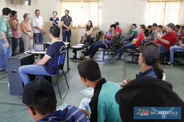 Tamiko durante palestras na Etec sobre a Semana de Mobilização para Combate ao Uso de Drogas e ao Alcoolismo. Foto: Secom/Prefeitura