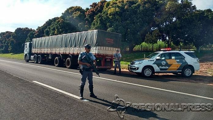 A abordagem ocorreu na manhã desta quinta-feira (23), na rodovia Marechal Rondon (SP-300), em Bento de Abreu. Foto: Polícia Rodoviária