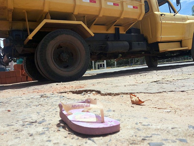 Criança de 2 anos morre após ser atropelada por caminhão em Itirapina (Foto: Fábio de Souza/EPTV).