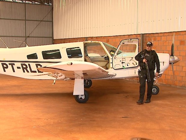 Aeronave apreendida em Ituverava, SP, durante operação da PF contra contrabando (Foto: Reprodução/EPTV).