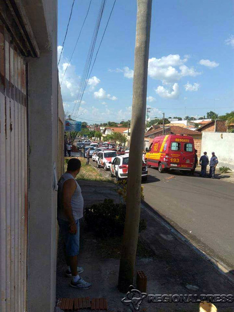 Corpo de Bombeiros de Araçatuba e Polícia Militar foram ao local socorrer o colega ferido. foi ao (Foto: RegionalPress)