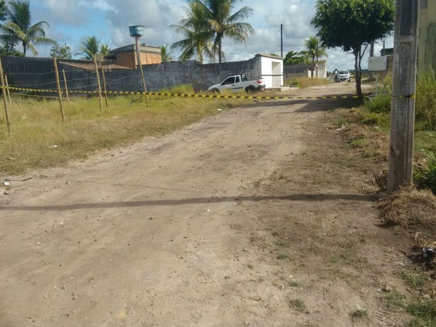 Oito pessoas morreram e uma ficou ferida em chacina na Bahia (Foto: Taísa Moura / TV Santa Cruz).