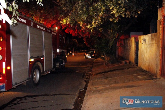 Bombeiros compareceram com caminhão tanque e unidade de resgate. Foto: Manoel Messias/ Mil Noticias