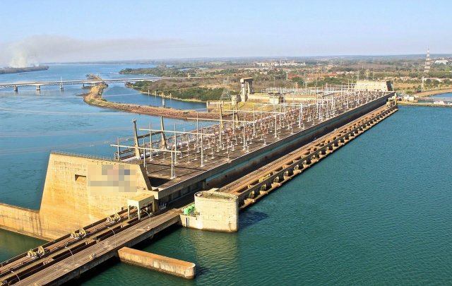 Nenhuma das 9 pessoas a porta se feriram no acidente. Foto: Rádio Caçula