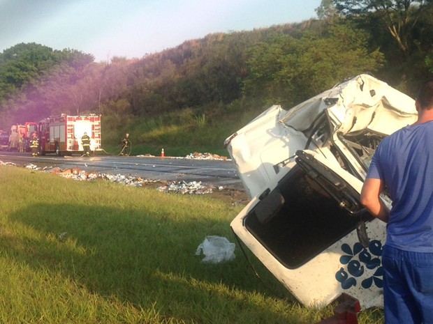 Acidente aconteceu na Rodovia Castello Branco (SP-280) (Foto: Divulgação/SAMU).