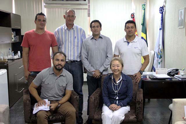 Tamiko e Alexandre Pereira debatem melhorias aos homens e mulheres do campo. Foto: Secom/ Prefeitura