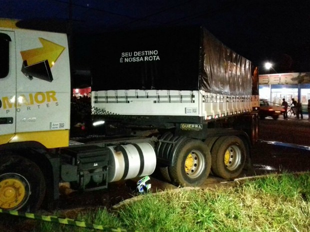 Vítima morreu no local, segundo o Corpo de Bombeiros (Foto: Emerson Arce/TV Morena).