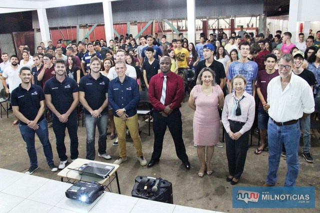 Tamiko dá boas vindas aos 168 alunos do Cursinho Diferencial da Unesp. Foto: Secom/ Prefeitura