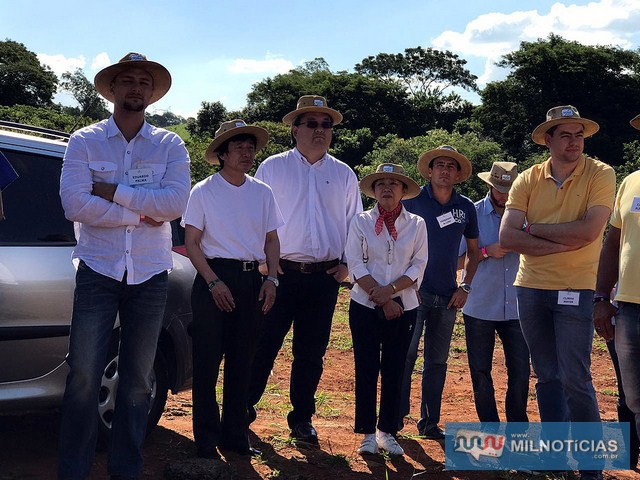 Tamiko, com Jamil, Fernando Magno e Makoto buscam soluções tecnológicas para fomentar um arranjo produtivo local e regional na área da criação de peixes voltada aos assentamentos da região. Foto: Secom/ Prefeitura