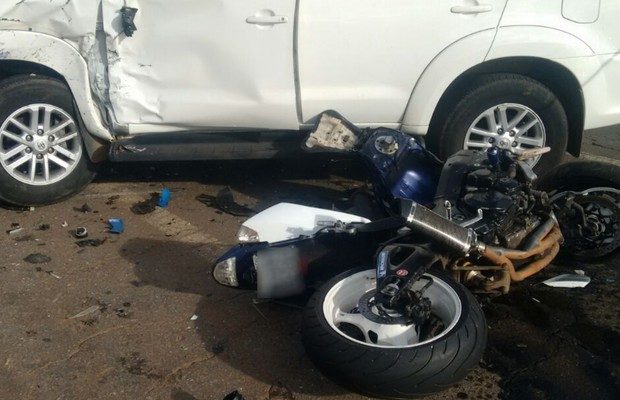 Moto ficou destruída após acidente com caminhonete que matou piloto (Foto: Divulgação/Dict).