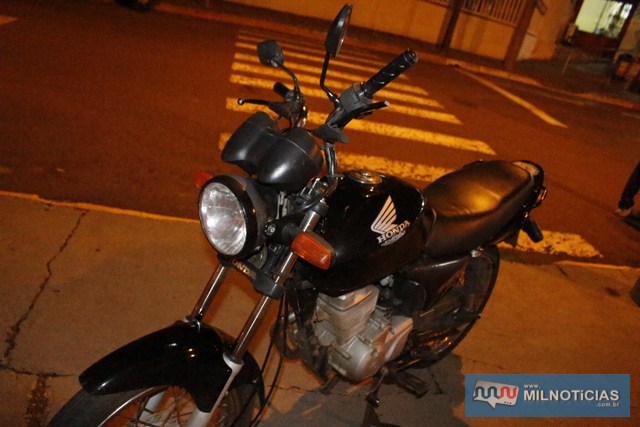 Acidente aconteceu quando piloto da Titan 150 tentava atravessar a rua e estacionar no bolsão de motos, do outro lado da via. Foto: MANOEL MESSIAS/ Agência