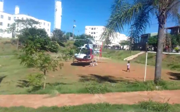 Helicóptero Águia, da PM de Campinas, fez o resgate da criança no Jd. Bassoli (Foto: Natanael Freitas).