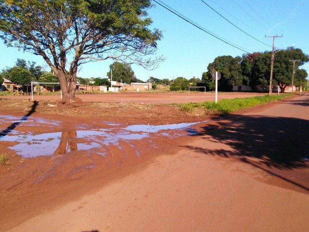Local onde homem foi atropelado e morreu (Foto: Osvaldo Nóbrega/ TV Morena).