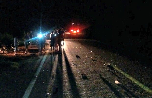 Acidente ocorreu na noite deste sábado no Km173 da BR-317, em Capixaba (Foto: Alexandre Lima/ Arquivo pessoal).