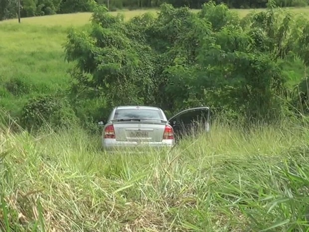Um motorista de 61 anos morreu após sofrer um mal súbito e se envolver um acidente em Franca (SP) na manhã desta sexta-feira (3). Um motociclista chegou a ser atingido pelo veículo e teve ferimentos leves. Segundo a Polícia Militar, o idoso conduzia seu veículo pela Avenida Alagoas quando teve uma parada cardíaca. O carro entrou na contramão e bateu em uma motocicleta. O veículo seguiu pela contramão, bateu em uma motocicleta e parou em um barranco na Avenida Hélio Palermo por volta das 10h, informou a PM. O homem chegou a ser socorrido, em estado grave, por uma equipe do Corpo de Bombeiros, mas não resistiu. O motociclista foi atendido com ferimentos leves na perna após a colisão e não precisou de atendimento médico, segundo a polícia.
