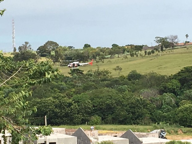 Vítima foi baleada dentro de sua residência (Foto: David de Tarso/TV Fronteira).