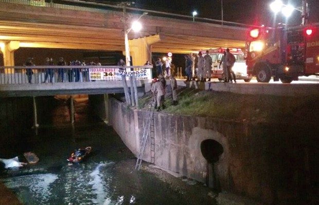 Acidente ocorreu na Avenida Tancredo Neves, em Cuiabá (Foto: Leandro Trindade/TVCA).