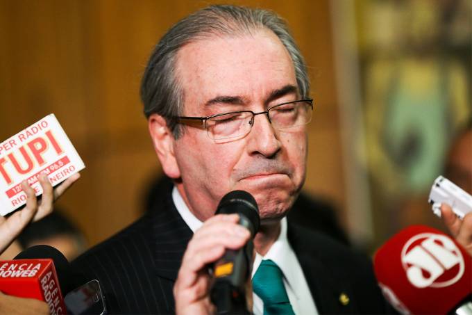 Eduardo Cunha chora ao ler carta de renúncia da presidência da Câmara dos Deputados - 07/07/2016 (Marcelo Camargo/Agência Brasil)