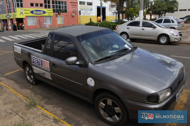 Veículo é utilizado para realização de fretes rápidos na cidade de origem da dupla. Foto: MANOEL MESSIAS/ Agência