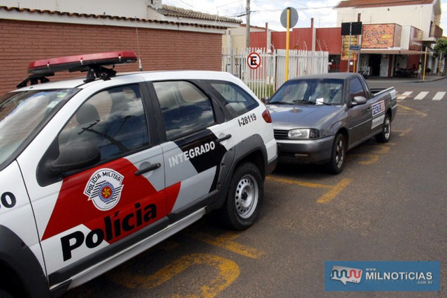 Rapazes ocupavam uma picape Saveiro quando foram abordados pela Polícia Militar no centro da cidade. Foto: MANOEL MESSIAS/Agência