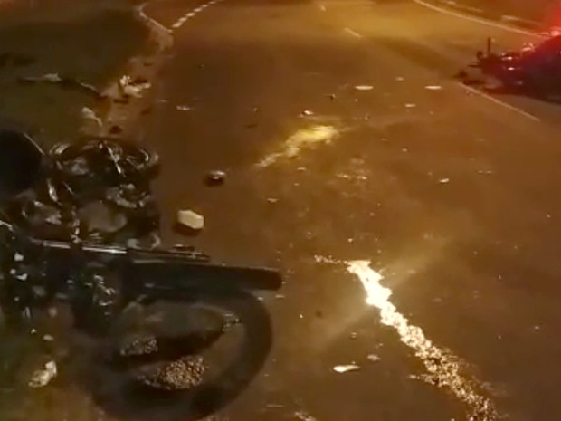 Motos bateram na Av. John Boyd Dunlop, em Campinas (SP), na madrugada (Foto: Jefferson Luís Baptista).