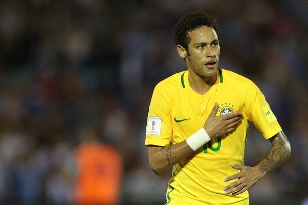 Neymar comemora gol pelo Brasil contra o Uruguai pelas eliminatórias da Copa do Mundo (Foto: Pedro Martins/Mowa Press).