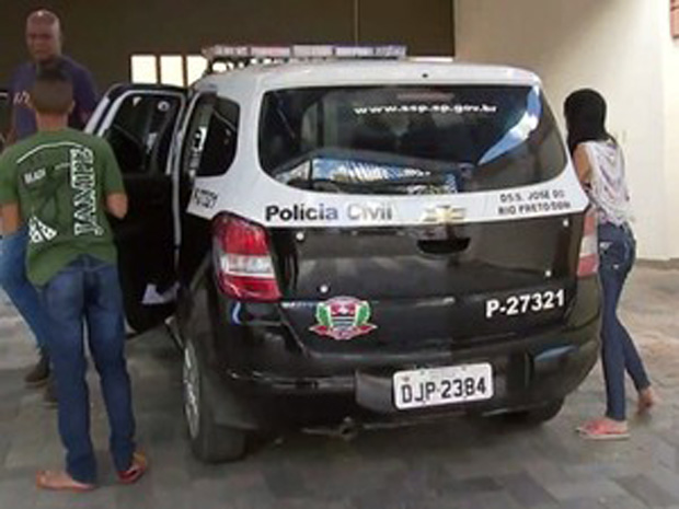 Pais da bebê prestaram depoimento na DDM de Rio Preto (Foto: Reprodução/TV TEM).