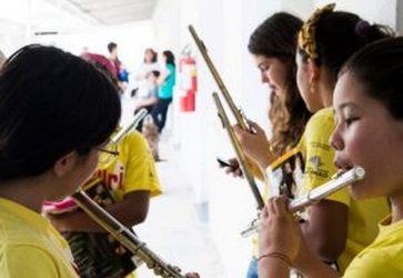 Alunos do Projeto guri faz apresentação especial para as funcionárias da Prefeitura de Araçatuba em homenagem ao Dia Internacional da Mulher, no dia 8 de março, às 7h30. Foto: Assessoria de Imprensa