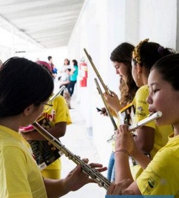 Alunos do Projeto guri faz apresentação especial para as funcionárias da Prefeitura de Araçatuba em homenagem ao Dia Internacional da Mulher, no dia 8 de março, às 7h30. Foto: Assessoria de Imprensa