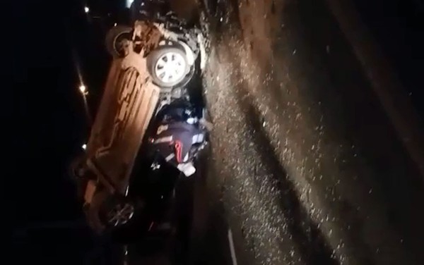 Resgate a vítima de acidente em Sumaré neste domingo (Foto: Juliano Donizete Modesto).