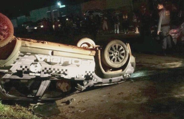 Viatura da Polícia Militar capotou em Várzea Grande (Foto: Divulgação/Polícia Militar-MT).