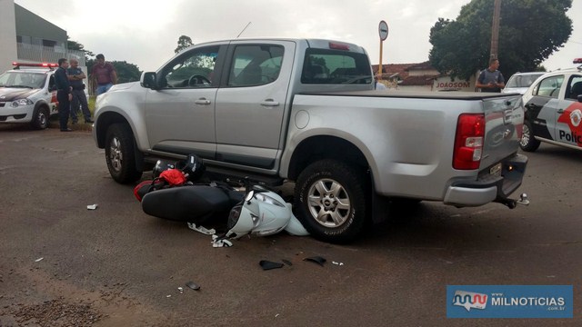 Motoneta Biz ficou praticamente embaixo da caminhonete após o acidente. Foto: DIVULGAÇÃO