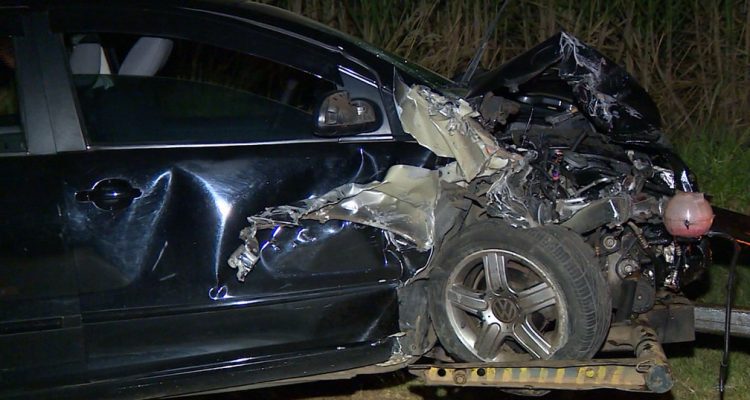 Carro envolvido em acidente que matou grávida na região de Campinas (Foto: Reprodução EPTV).