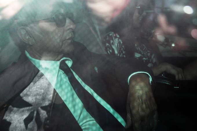 João Santana e Mônica Moura chegam à sede da Justiça Federal no Paraná para depor - 18/04/2017 (Vagner Rosário/VEJA.com)