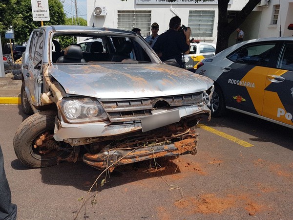 Tabletes de maconha estavam em uma caminhonete VW Amarok (Foto: Vanderlei Benedito Penitente Júnior/ Cedida)