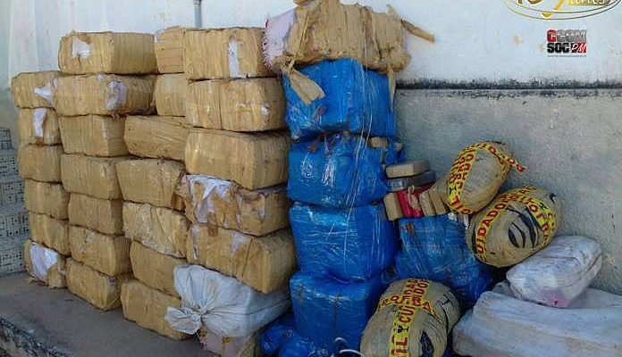 Foram apreendidos 1.567 tabletes de maconha, totalizando 1.112,40 kg. Foto: Polícia Rodoviária
