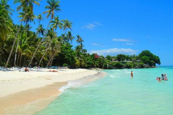 Praia na ilha de Bohol, nas Filipinas (Foto: Qaalvin).