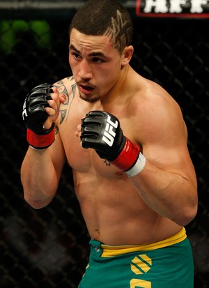 Robert Whittaker tem a dura missão de tentar vencer Ronaldo Jacaré (Foto: Agência Getty Images).