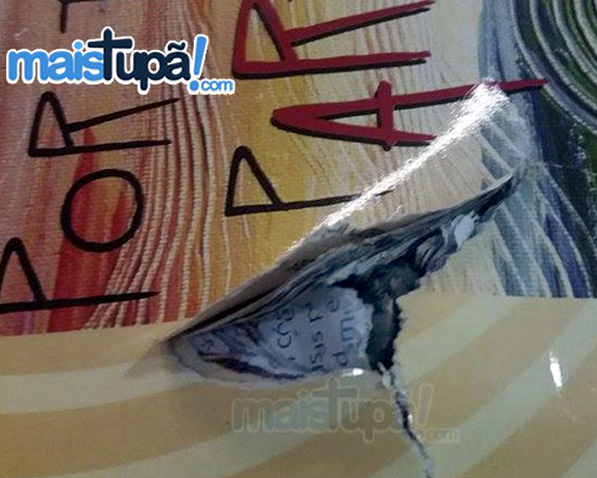 Livro onde o projétil ficou alojado, assim não atingindo a outra vítima dos disparos. Foto: Diego Pereira/Mais Tupã!