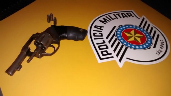 Rapaz ameaçou com um arma o policial, que reagiu a atirou quatro vezes contra ele (Foto: Divulgação/Polícia Rodoviária Estadual ).
