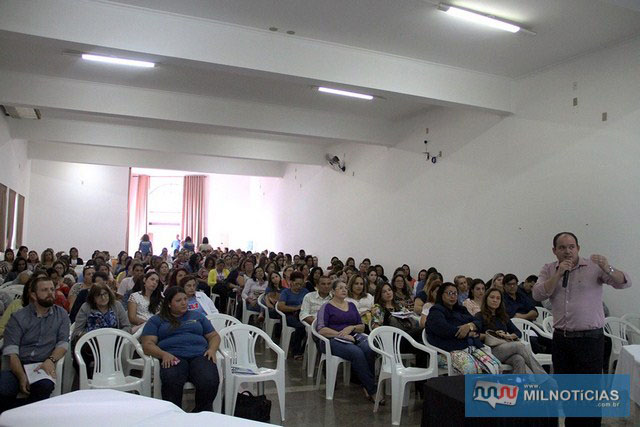 Participaram do 3º Fórum Municipal de Saúde Mental, Álcool e Outras Drogas, profissionais da saúde de Andradina e de municípios vizinhos pertencentes à regional do CAPS AD. Foto: Secom/Prefeitura