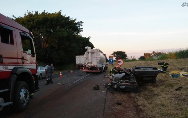 Acidente aconteceu por volta das 5h45 desta quarta-feira (10) em Uchoa (Foto: Divulgação/Polícia Rodoviária Estadual).