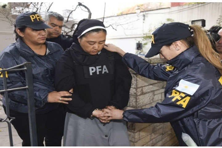 Na imagem a freira que foi detida sob a acusação de ter compactuado com o abuso de uma dezena de crianças. (Reportagem/El país/Arquivo pessoal)