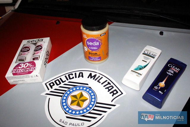 Os produtos furtados na farmácia foram recuperados e devolvidos ao proprietário. Foto: MANOEL MESSIAS/Agência
