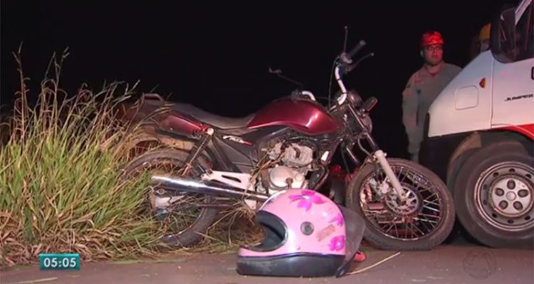 Mulher morre e outra fica em estado grave em acidente com moto em Campo Grande.